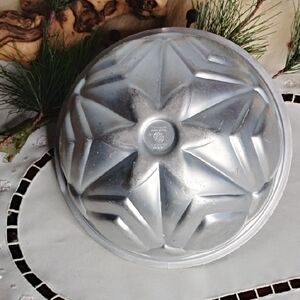 WareEver Silver Star Design Cake Mold